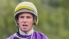 VÍTĚZ. Žokej Marcel Novák v cíli kvalifikace na Velkou pardubickou VÍTĚZ. Žokej Marcel Novák v cíli kvalifikace na Velkou pardubickou