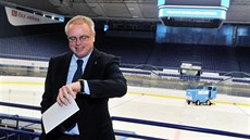 Generální sekretář mezinárodní hokejové federace Horst Lichtner v ostravské ČEZ... Generální sekretář mezinárodní hokejové federace Horst Lichtner v ostravské ČEZ...