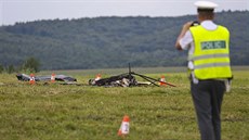 Na pole u Fryštáku na Zlínsku se zřítilo malé letadlo (23. srpna 2014) Na pole u Fryštáku na Zlínsku se zřítilo malé letadlo (23. srpna 2014)