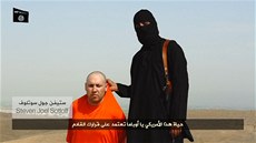 Steven Sotloff na videu radikál Islámského státu, které zobrazovalo popravu