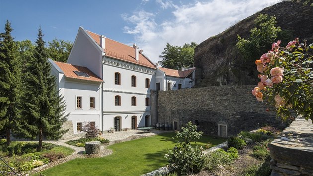 Mln z 15. stolet: rekonstrukci domu, kter tvo vlastn nkolik budov, zvldli majitel za 14 msc!