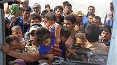 Evakuace Turkem z Amirlí (30. srpna 2014).