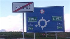 Nájezd na mimoúrovňovou křižovatku z Hostivice na rychlostní silnici R6 Nájezd na mimoúrovňovou křižovatku z Hostivice na rychlostní silnici R6
