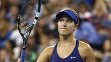 KRUCI. Eugenie Bouchardová se na sebe zlobí, tie-break druhého setu s Barborou...