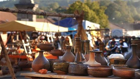 Hrníský jarmark v Kuntát navtíví a 200 keramiká