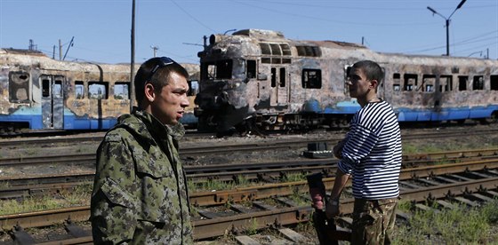 Prorutí separatisté na rozstíleném vlaku v Ilovajsku (1. záí 2014)