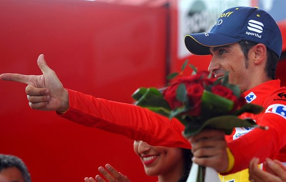 Na pódiu vypadal Alberto Contador po 15. etap Vuelty spokojen, pi...