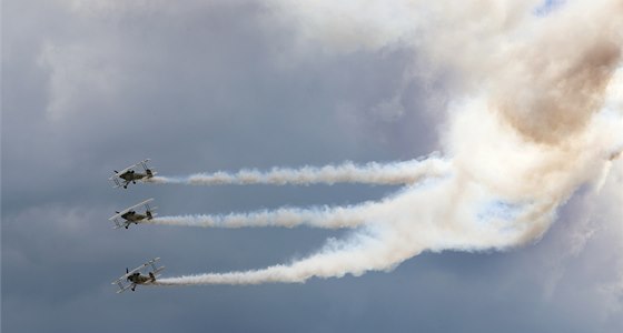 Letecký den v Chebu. Formace Bavarian Bücker.