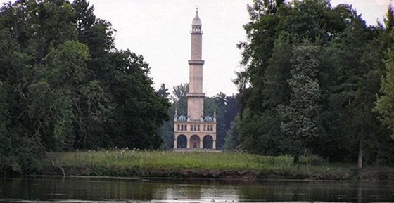 Na opravu minaretu v Lednicko-valtickém areálu doly památkám peníze. Ilustraní foto