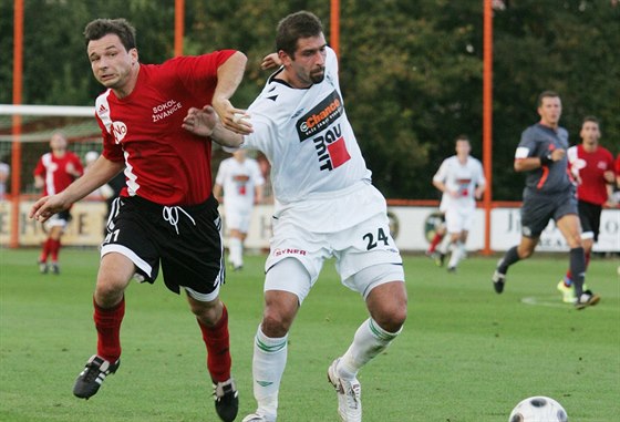 ivanice - Jablonec: souboj domácího Martina Megance (vlevo) s jabloneckým...