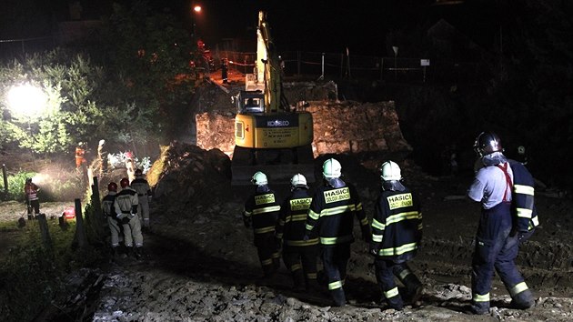 Zchrann prce u zcenho mostu ve Vilmov na Havlkobrodsku (4. z 2014)