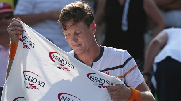 BALM TO. esk tenista Tom Berdych vypadl na US Open ve tvrtfinle, kde prohrl s Chorvatem iliem 0:3 na sety.