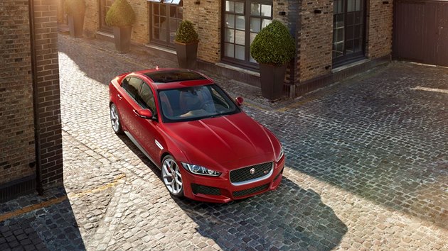 Jaguar XE