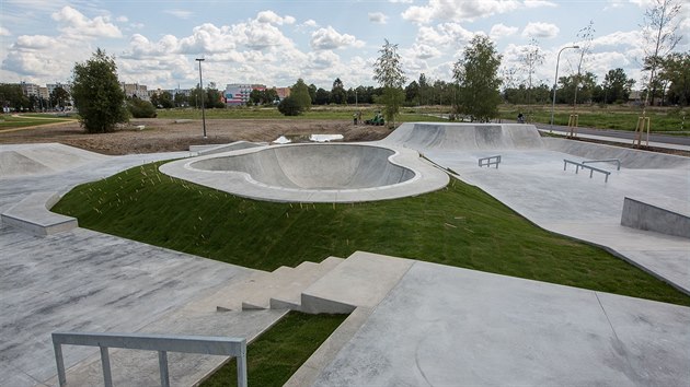 Nov skatepark vznikl v bvalch kasrnch v eskobudjovick tvrti tyi Dvory.