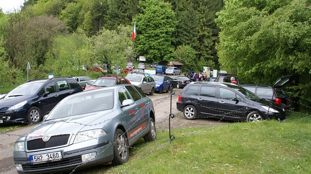 Auta maj u tvrze Stachelberg na Trutnovsku problm zaparkovat.