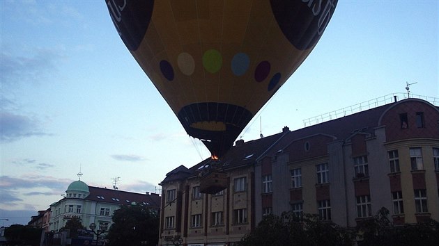 Nouzov pistn balonu na Bakov nmst v Hradci Krlov. (8. 9. 2014)