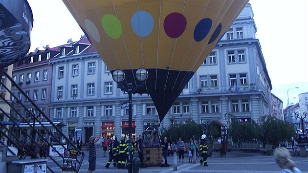 Nouzov pistn balonu na Bakov nmst v Hradci Krlov. (8. 9. 2014)