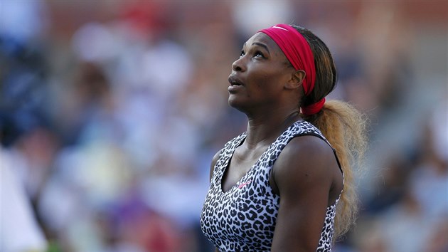 CO JSEM TO PROVEDLA? Takovou otzku si mon, dle tto fotografie, kladla Serena Williamsov po jedn z vmn bhem finle US Open.