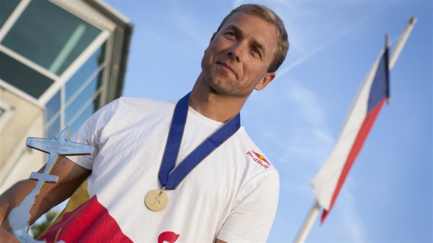 Martin onka vyhrl na evropskm ampiontu v akrobatickm ltn kategorii freestyle.