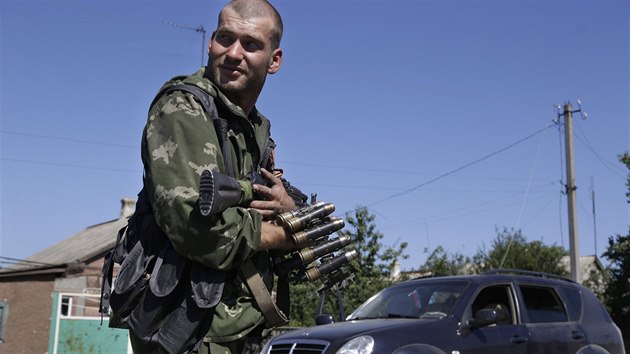 Prorut separatist ve vchodoukrajinsk vesnici Hrabske (31. srpna 2014).