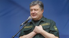 NATO nám dodá moderní zbraně, oznámil v Mariupolu Porošenko (8. září) NATO nám dodá moderní zbraně, oznámil v Mariupolu Porošenko (8. září)