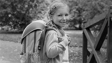 Vendulka - velká školačka. Vendulka a její první foto s aktovkou. Vendulka - velká školačka. Vendulka a její první foto s aktovkou.
