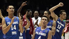 Basketbalisté Filipín slaví výhru nad Senegalem.