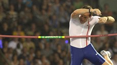 Francouzský tyka Renaud Lavillenie pokoil na mítinku v Bruselu est metr.