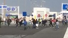 Uprchlíci vzali trajekt do Británie ztečí Uprchlíci vzali trajekt do Británie ztečí
