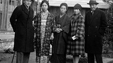 Bedich Feuerstein (vpravo) v Japonsku na výlet s Nobuko Cuiurovou (první...