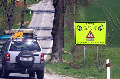 Silnice mezi eskými Budjovicemi a Dolním Dvoitm je plná nebezpených úsek.