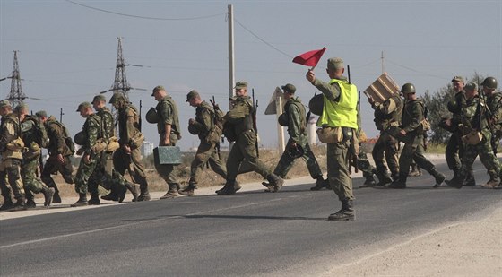 Rutí vojáci nedaleko krymského Sevastopolu (14. záí 2014)