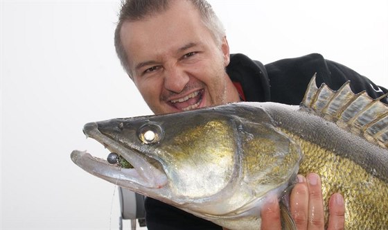 Wolfgang Leitner chytil pi letoním závod 92cm candáta. Rybu, o které se...
