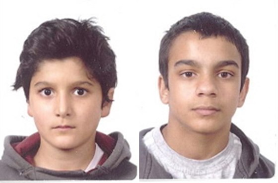 Policie pátrá po dvou tináctiletých chlapcích - Davidu Kollerovi (vlevo) a...
