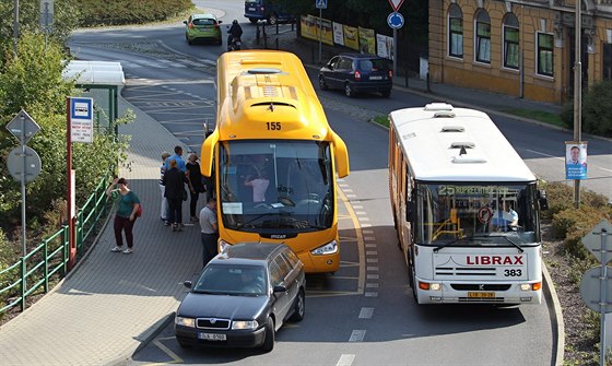 Incident se odehrál na zastávce v liberecké Fügnerov ulici.