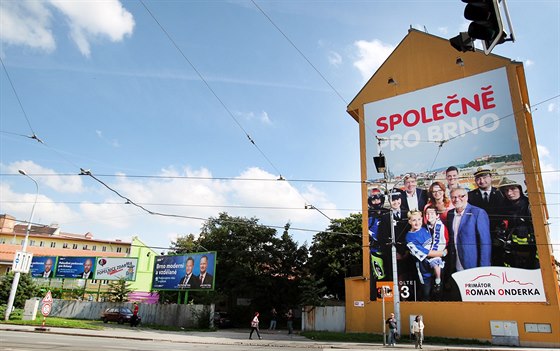 Nejvýraznjí billboardy má v Brn souasný primátor Roman Onderka (SSD).