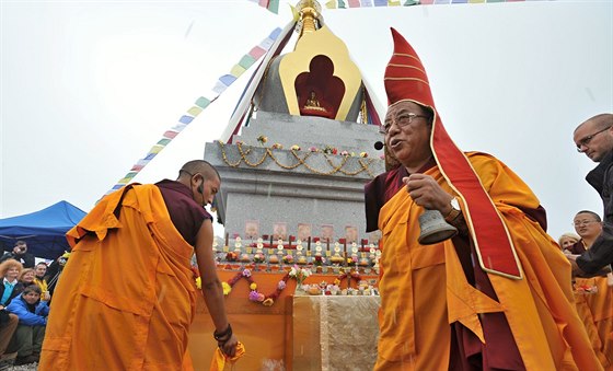 Buddhisté v Tnovicích odhalili svoji první stavbu v esku. Jde o sedmimetrovou...