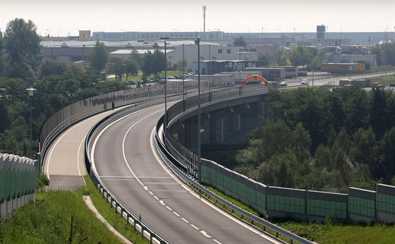 Po ásti západního okruhu mezi Domalickou tídou a Kimicemi se jezdí u dva roky.