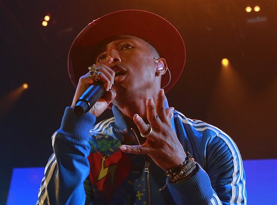 Producent Pharrell Williams odehrál svou tuzemskou premiéru 17.9. 2014 v...