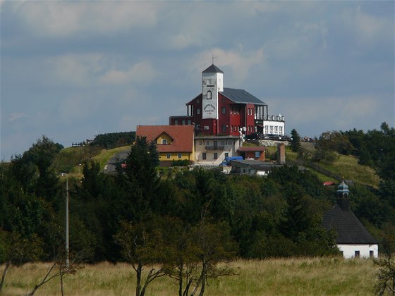 Na Komáí víku, do výky 806 metr nad moem, se vyvezeme lanovkou.