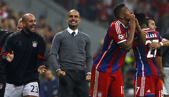 ROZHODL. Jérome Boateng, obránce Bayernu Mnichov, oslavuje svj gól proti