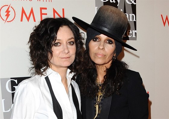 Sara Gilbertová a Linda Perry (Los Angeles, 10. kvtna 2014)