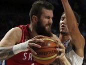 Srbsk basketbalista Miroslav Raduljica se sna udret m ve finle...