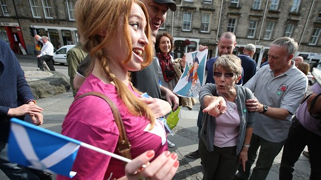 Pznivci a odprci odtren Skotska diskutuj v Edinburghu (8. z 2014)
