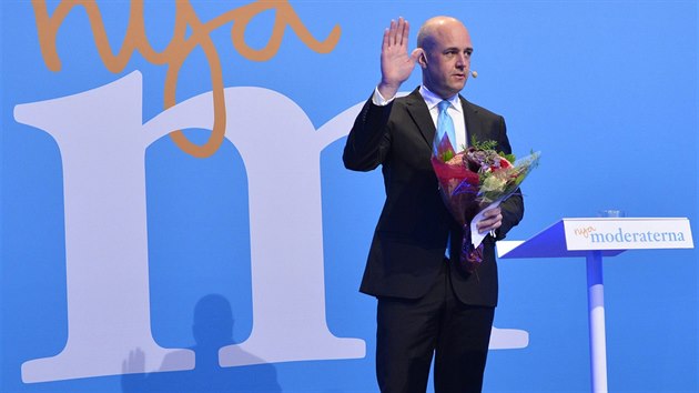 vdsk premir Fredrik Reinfeldt uznal volebn porku a ohlsil, e pod demisi (14. z 2014)