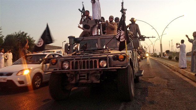 Bojovníci Islámského státu v Mosulu (27. ervna 2014)