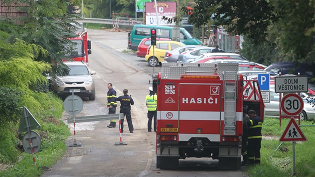 Kvli podmenmu ternu se sesunul svah u Dolnch Vstonic (14. z 2014).