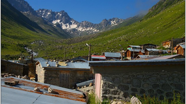 Nae putovn pohom Kakar Dağlari zanme v osad Yukari Kavron.