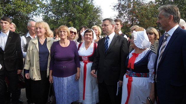 et krajan v ytomyru pivtali ministra zahrani Lubomra Zaorlka, jeho doprovodil i velvyslanec R v Kyjev Ivan Pouch (zcela vpravo).