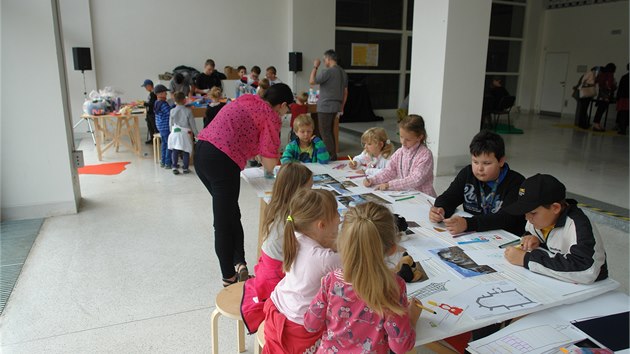 Dyslektick dti se astnily workshopu na Dni dyslexie podanm v Nrodn galerii (10. 9. 2014).